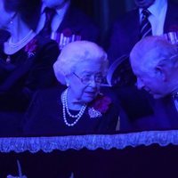 La Reina Isabel y Carlos de Inglaterra durante el Festival of Remembrance 2018