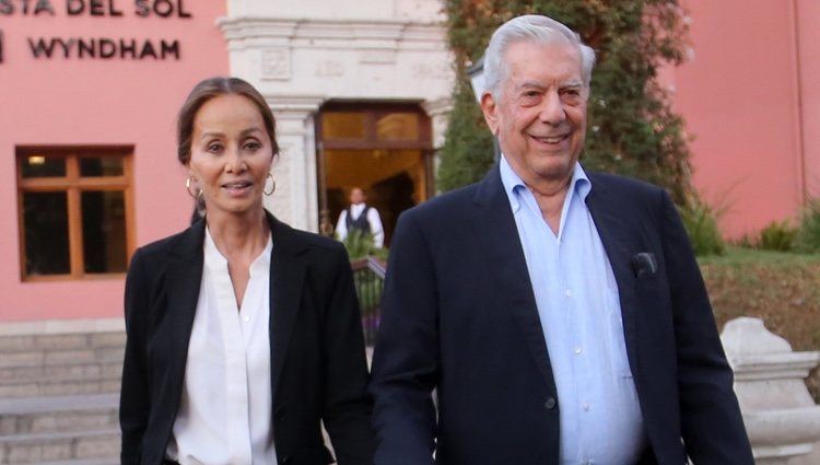 Isabel Preysler y Mario Vargas Llosa en Arequipa
