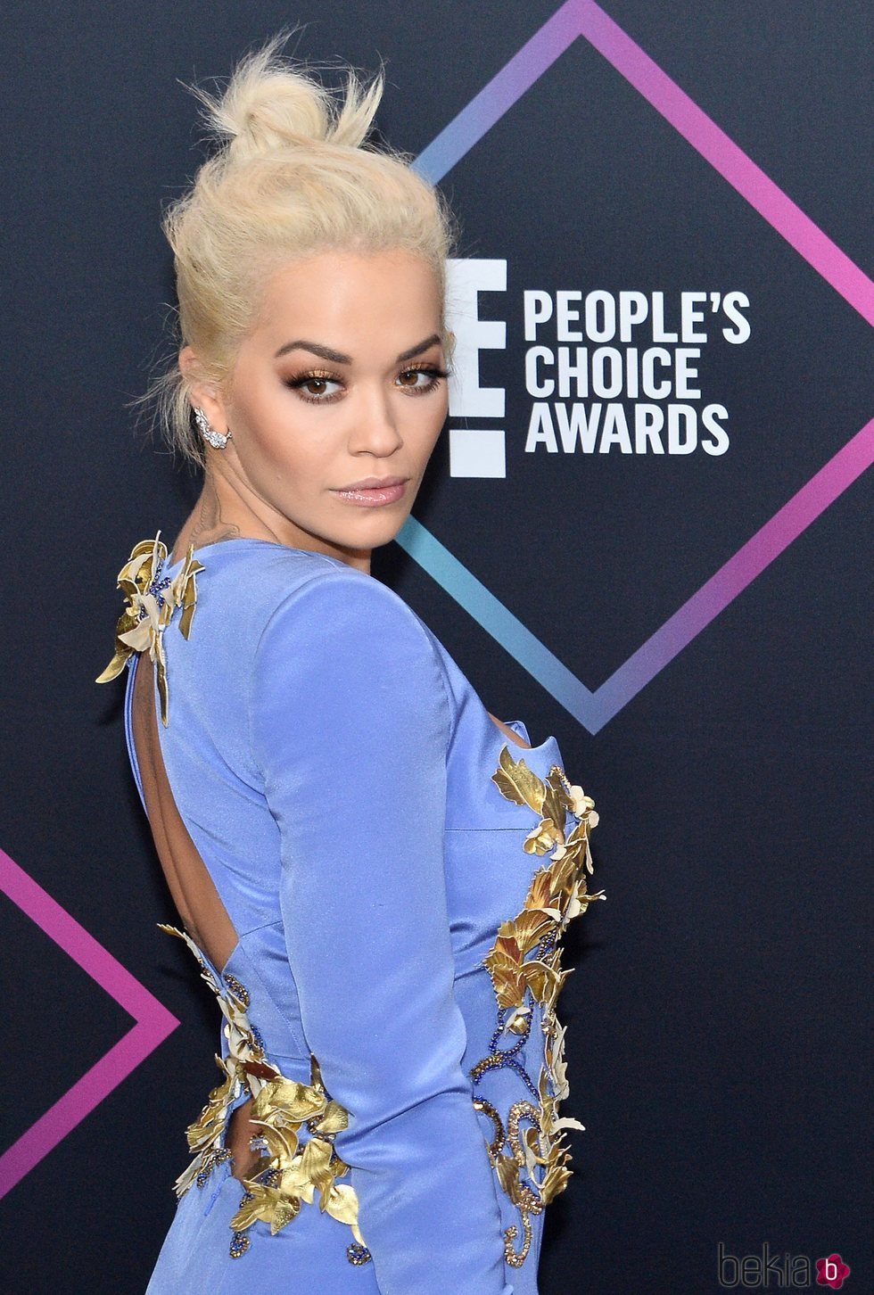 Rita Ora en la alfombra roja de los People's Choice Awards 2018