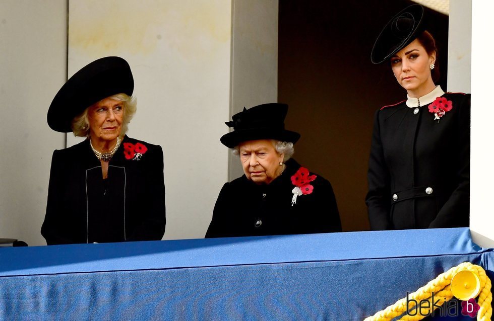 La Reina Isabel, Camilla Parker y Kate Middleton en el Día del Recuerdo 2018 - Los Duques de Cambridge en imágenes - Foto en Bekia Actualidad