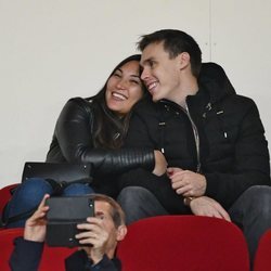 Louis Ducruet y Marie Chevallier muy enamorados en un partido de fútbol