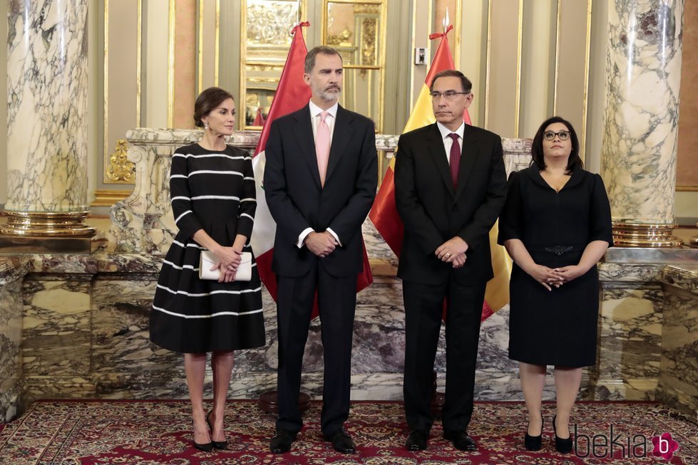 Los Reyes Felipe y Letizia con el presidente de Perú, Martín Alberto Vizcarra, y su esposa