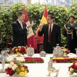 Los Reyes Felipe y Letizia almuerzan con el presidente de Perú, Martín Alberto Vizcarra, y su esposa