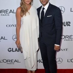 Chrissy Teigen y John Legend en los premios Mujer del Año 2018 de Glamour
