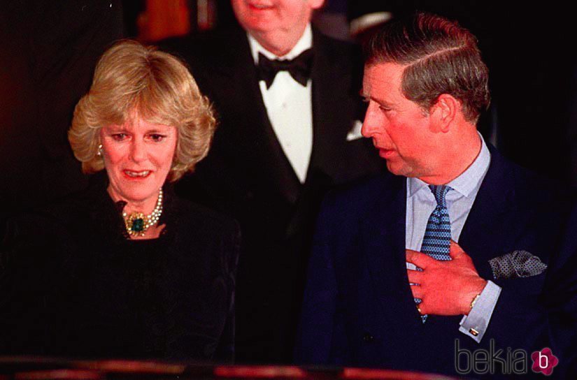 Primera aparición pública como pareja del Príncipe Carlos y Camilla Parler-Bowles