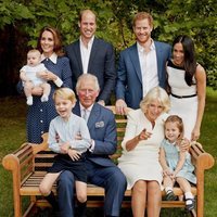 El Príncipe Carlos con Camilla Parker, los Duques de Cambridge y sus hijos y el Príncipe Harry y Meghan Markle