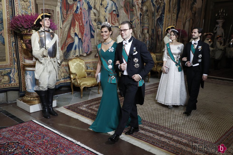 Los Príncipes Victoria, Daniel, Sofia y Carlos Felipe de Suecia durante la cena de gala en honor a Sergio Mattarella