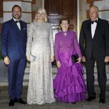 Los Reyes Harald y Sonia y los Príncipes Haakon y Mette-Marit de Noruega en el 70 cumpleaños del Príncipe Gales