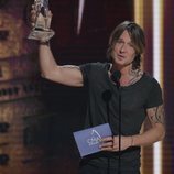 Keith Urban recogiendo su premio de los Country Music Association Awards 2018
