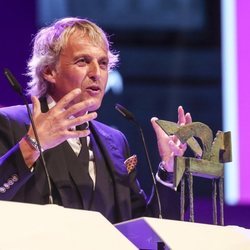 Jesús Calleja recogiendo su galardón en los Premios Ondas 2018