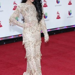 Beatriz Luengo en la alfombra roja de los Grammy Latinos 2018