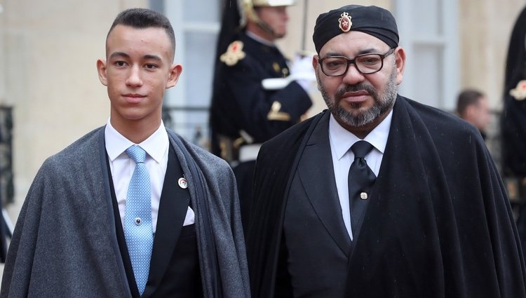 Mohamed VI de Marruecos con su hijo Moulay Hassan