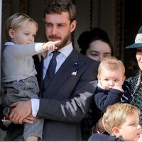 Pierre Casiraghi con sus hijos y sus sobrinos junto a la Princesa Carolina en el Día Nacional de Mónaco 2018