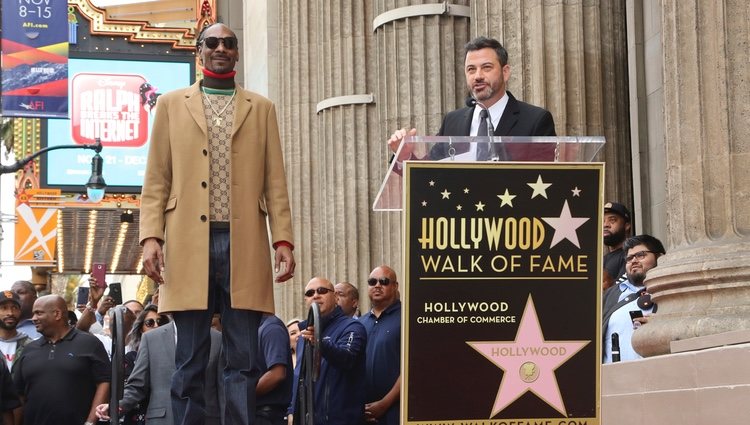 Snoop Dogg y Jimmy Kimmel en el Paseo de la Fama de Hollywood