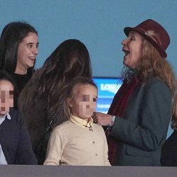 La Infanta Elena ríe divertida junto a Victoria Federica en el Madrid Horse Week 2018