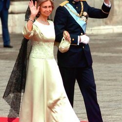 La Reina Sofía acompaña al Rey Felipe el día de su boda