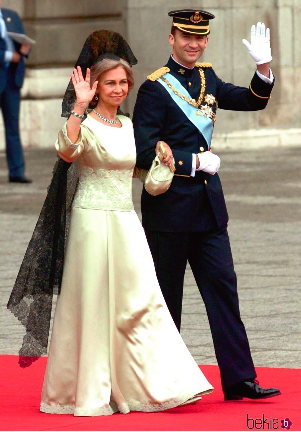 La Reina Sofía acompaña al Rey Felipe el día de su boda