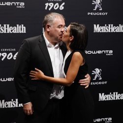 Ana Pastor y Antonio García Ferreras besándose en los premios Men's Health 2018