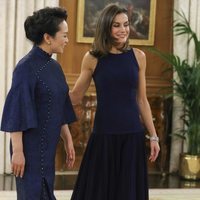 La Reina Letizia y la Primera Dama china durante una recepción en el Palacio de La Zarzuela
