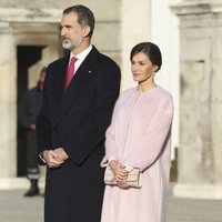 Los Reyes de España durante el recibimiento al Presidente de China en el Palacio Real de Madrid