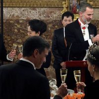 El Rey Felipe brinda con Begoña Gómez y la Reina Letizia con Pedro Sánchez en la cena al Presidente de China