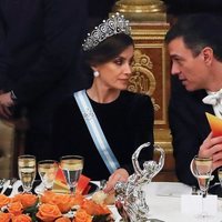 La Reina Letizia y Pedro Sánchez en la cena de gala al Presidente de China