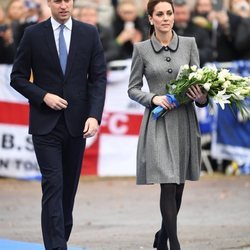 Los Duques de Cambridge durante un homenaje en Leicester