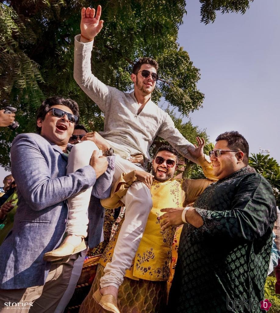 Nick Jonas en la celebración previa de su boda
