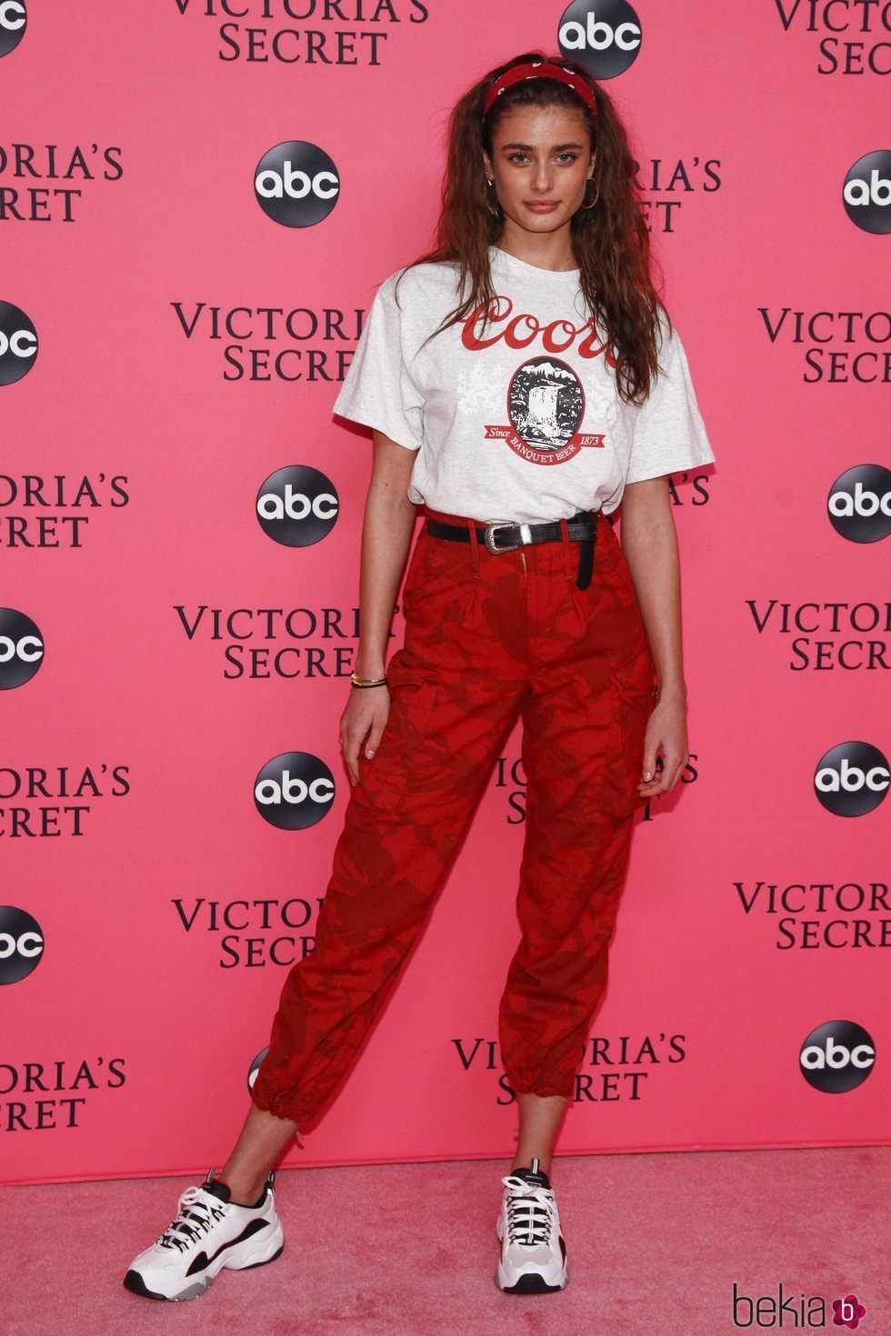 Taylor Hill  en la fiesta de emisión del Victoria's Secret Fashion Show 2018