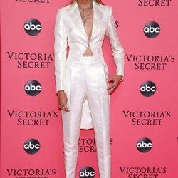Stella Maxwell en la fiesta de emisión del Victoria's Secret Fashion Show 2018