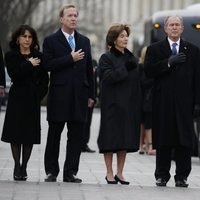 Familia Bush despidiendo a George W. H. Bush