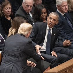 Donald Trump y Barack Obama en el funeral de George W. H. Bush