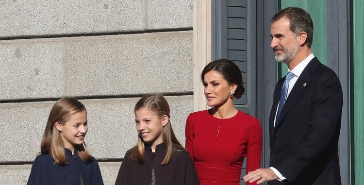 Los Reyes Felipe y Letizia, la Princesa Leonor y la Infanta Sofía a su llegada al acto por el 40 aniversario de la Constitución
