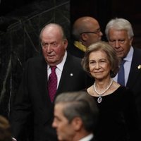 Los Reyes Juan Carlos y Sofía a su llegada al acto por el 40 aniversario de la Constitución