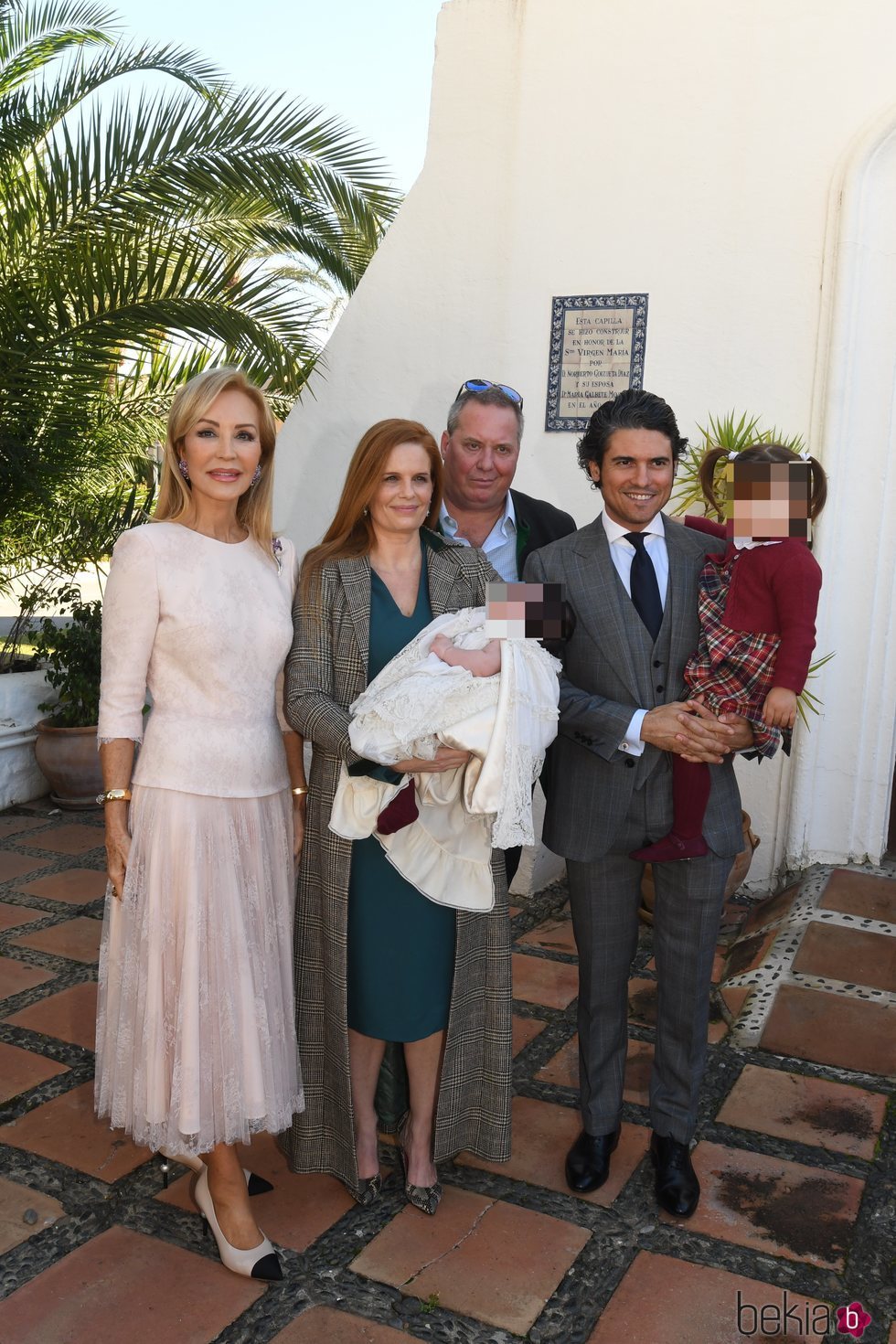 Carmen Lomana, Olivia de Borbón y Julián Porras en el bautizo de Fernando Enrique
