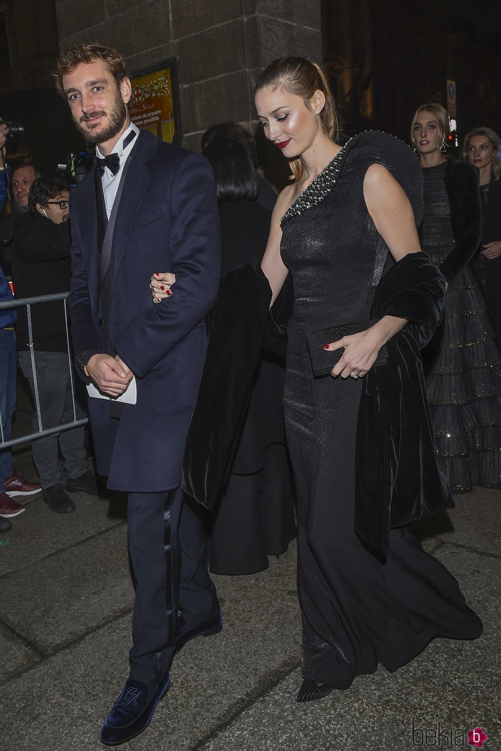 Pierre Casiraghi y Beatrice Borromeo llegando al Teatro de la Scala de Milán