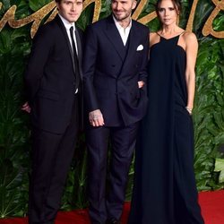 Brooklyn, David y Victoria Beckham en los British Fashion Awards 2018