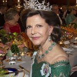 Primer plano de la Reina Silvia de Suecia en los Premios Nobel 2018