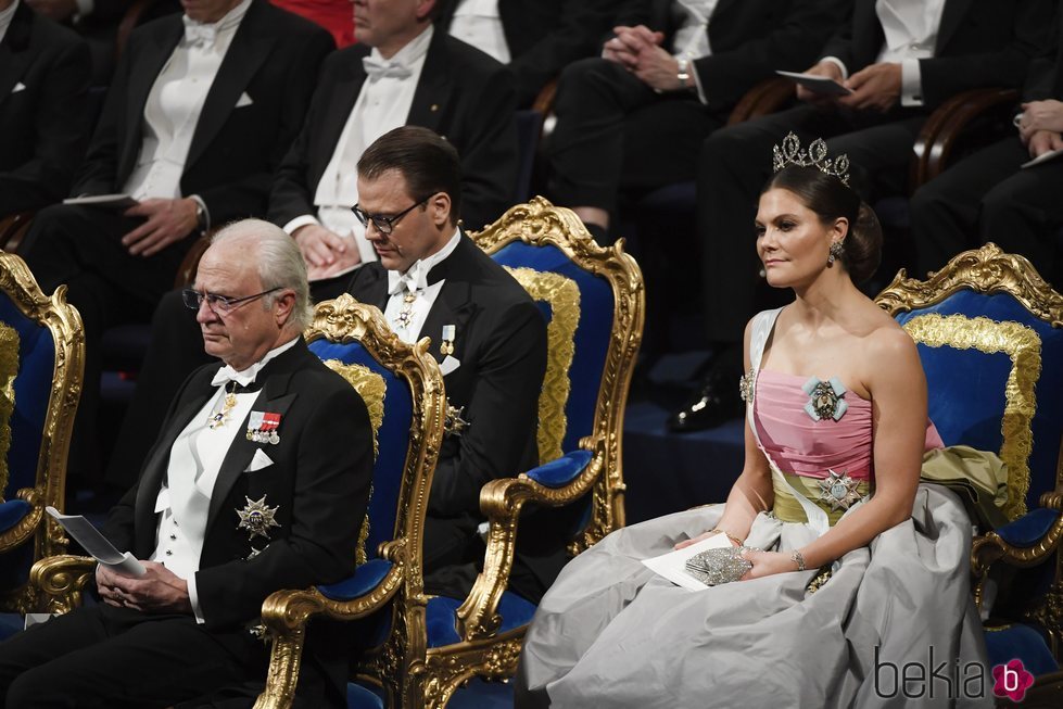 El Rey Carlos Gustavo de Suecia y los Príncipes Victoria y Daniel en los Premios Nobel 2018