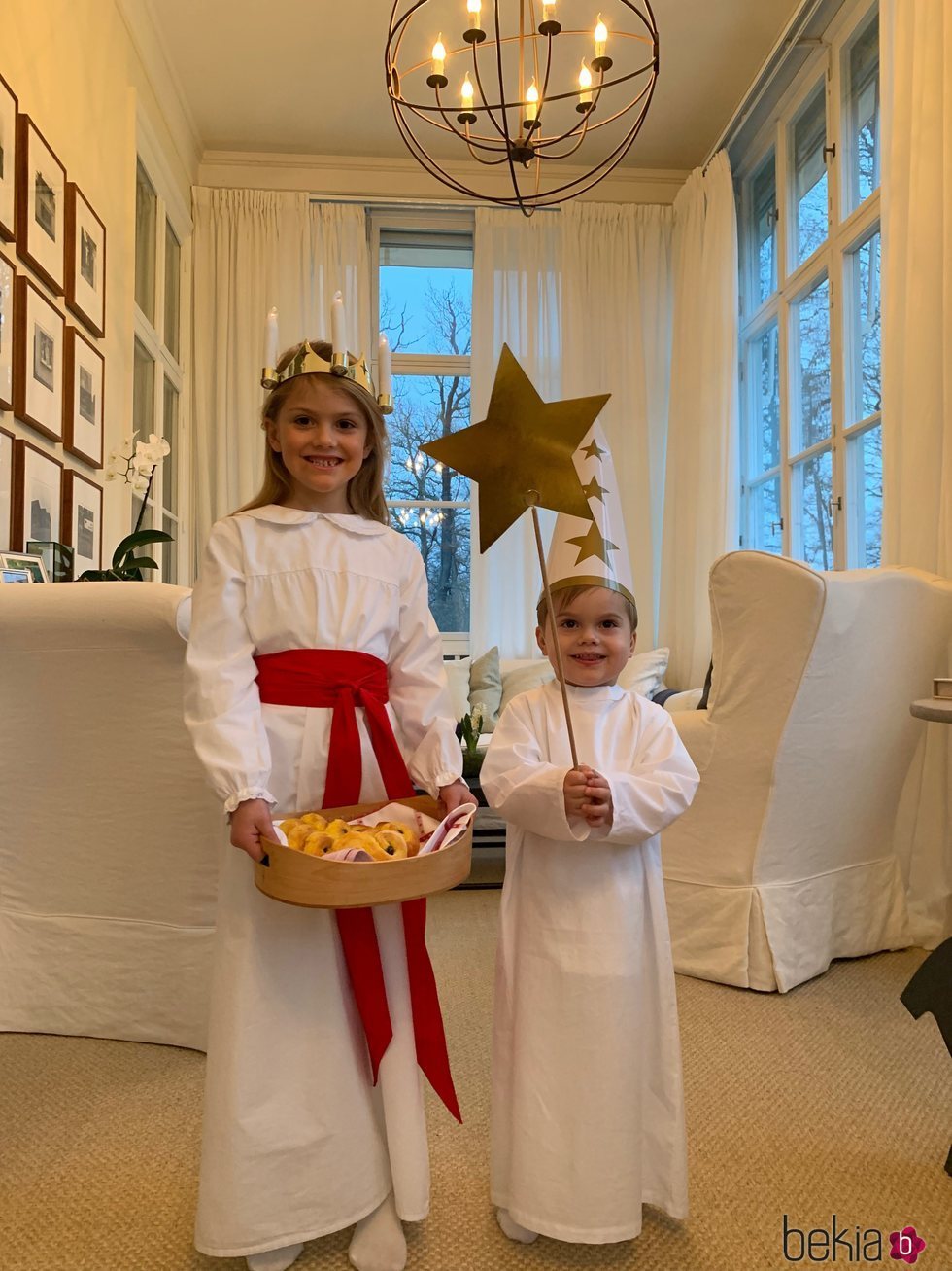 Estela y Oscar de Suecia celebrando el Día de Santa Lucía