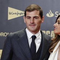Sara Carbonero mirando con cariño a Iker Casillas en el 80 aniversario del diario Marca