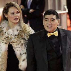 Rocío Oliva y Diego Armando Maradona en sorteo de la Copa Mundial de Fútbol 2018