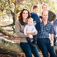 El Príncipe Guillermo y Kate Middleton con sus hijos George, Charlotte y Louis de pequeños en Anmer Hall