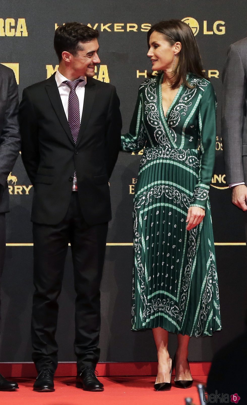 La Reina Letizia y Javier Fernández en el 80 aniversario de Marca