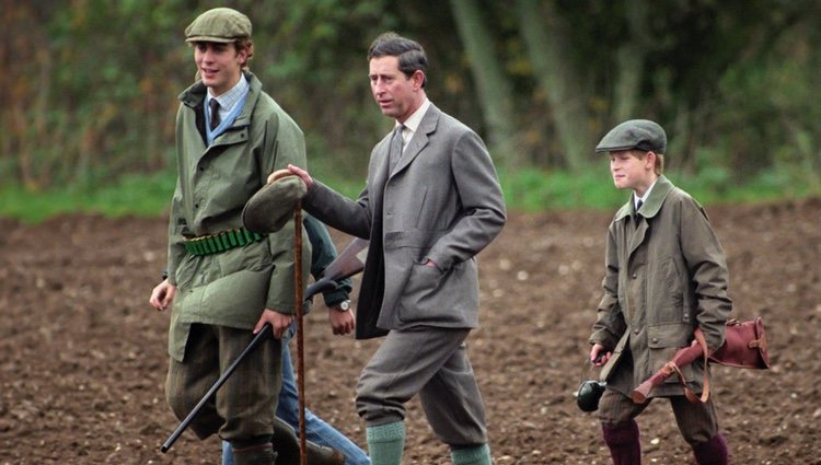 El Príncipe Carlos y el Príncipe Harry cazando