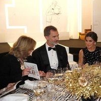 Los Reyes Felipe y Letizia en la cena de los Premios Mariano de Cavia 2018