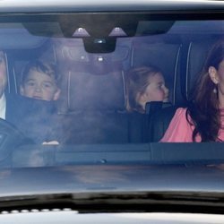 Los Duques de Cambridge y los Príncipes Jorge y Carlota en el almuerzo navideño en Buckingham Palace 2018