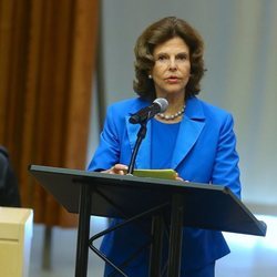 Silvia de Suecia dando un discurso sobre abusos sexuales y explotación infantil ante la ONU