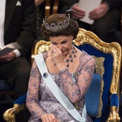La Reina Silvia de Suecia llorando en la ceremonia de los Premios Nobel