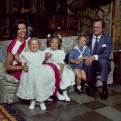 Los Reyes de Suecia junto a sus hijos Victoria, Carlos Felipe y Magdalena